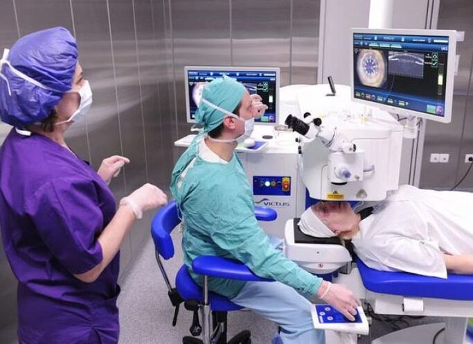 Retinaszakadás esetén lézeres koagulációt végeznek